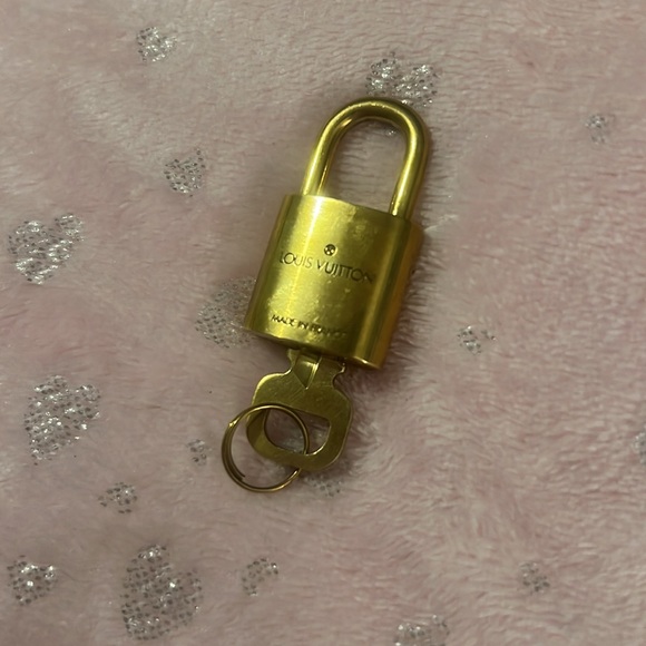 LV Lock & Key - Picture 2 of 3